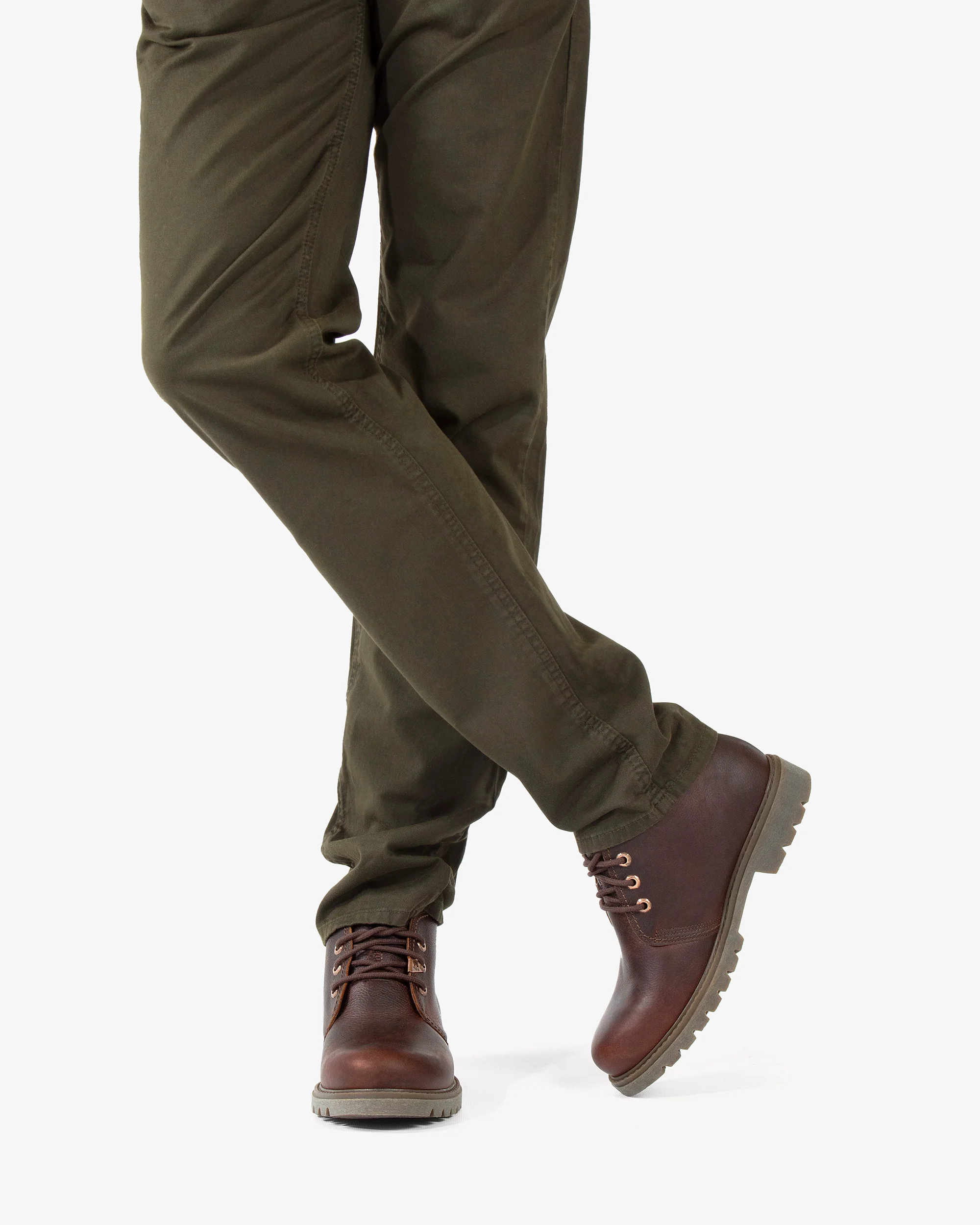 Bota Panama C44 Napa Grass Castaño - Image 2