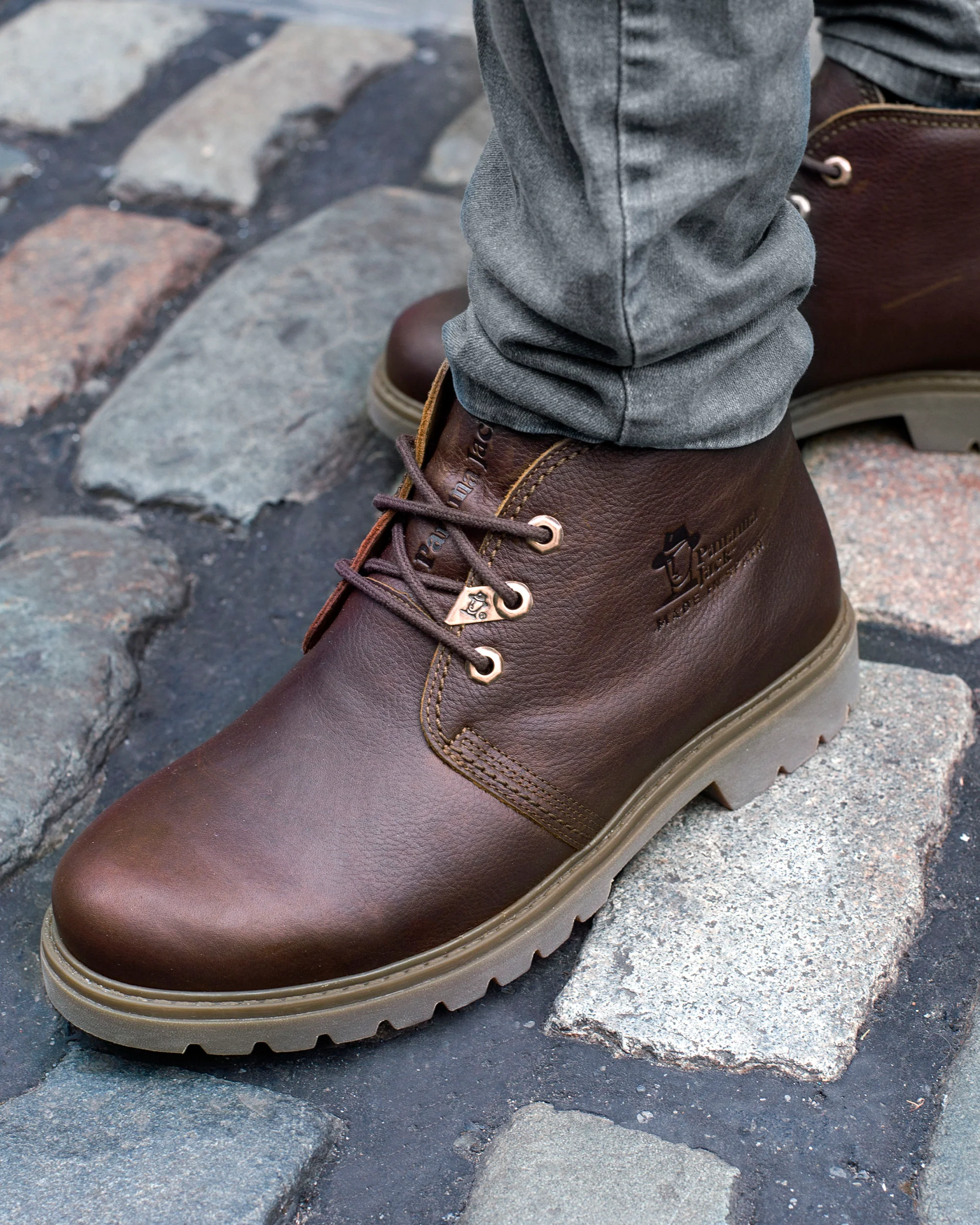 Bota Panama C44 Napa Grass Castaño - Image 3